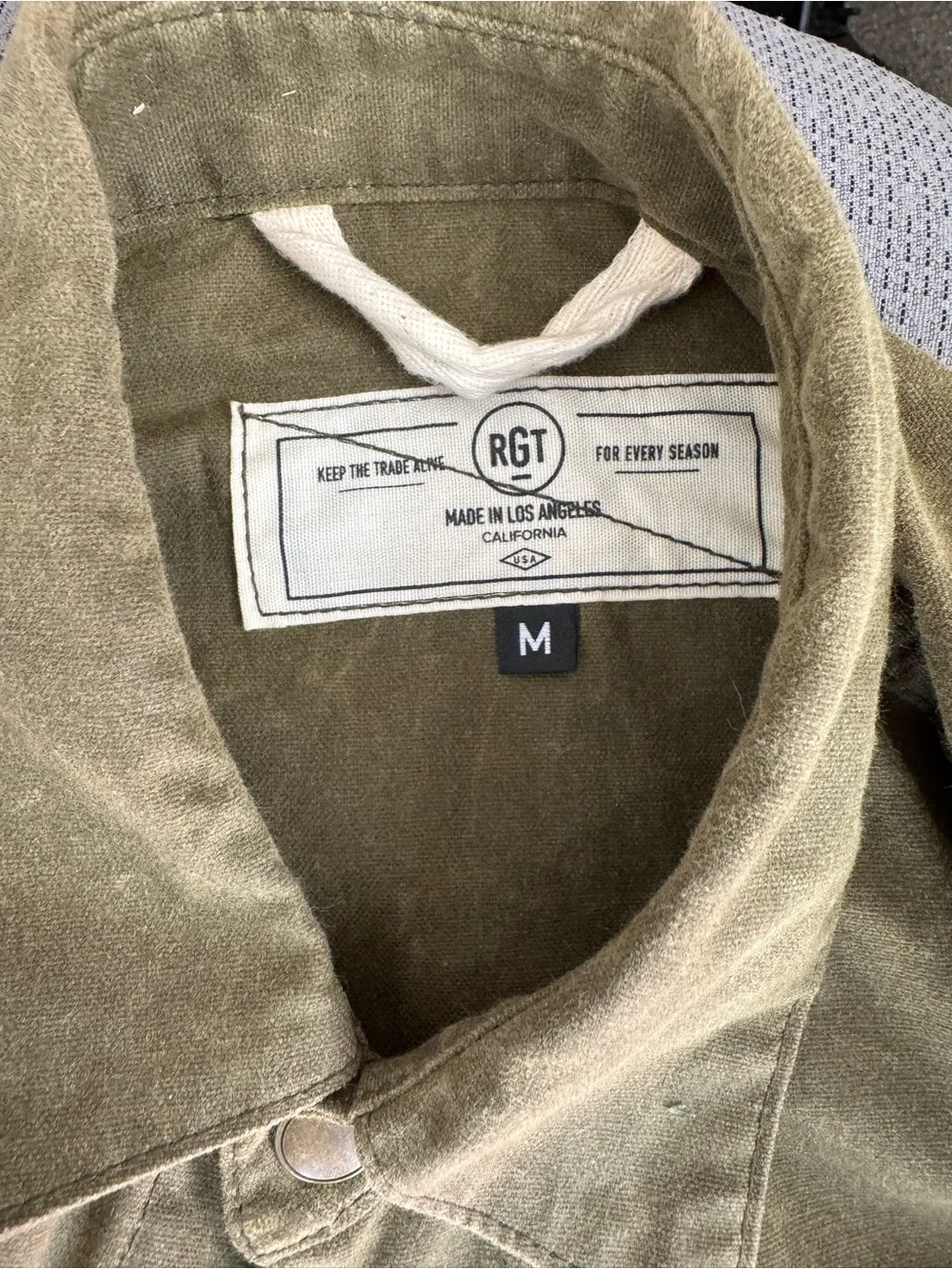 Rogue Territory - Men's Olive Green Waxed Canvas Overshirt Jacket - Picture 2 of 3